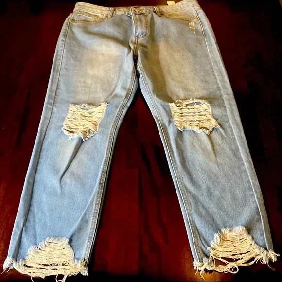 💙🩵Boohoo Distressed Jeans🩵💙 - Picture 1 of 4